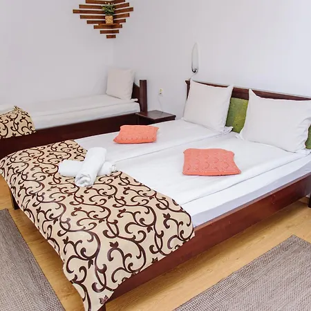 Vendegvaro Panzio Bed & Breakfast *